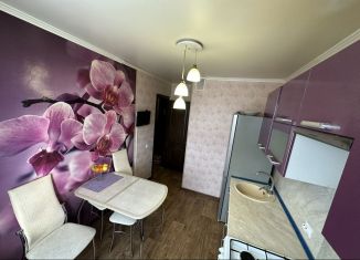 Продается 3-комнатная квартира, 62.4 м2, Новотроицк, улица Комарова, 7