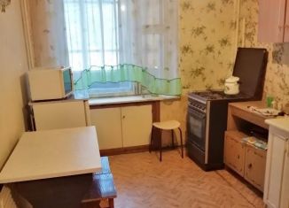 Сдаю в аренду 2-ком. квартиру, 55 м2, Магнитогорск, улица Труда, 1/1