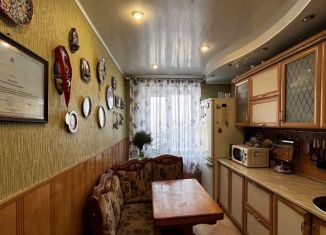 Продам 3-комнатную квартиру, 64 м2, Вилючинск, микрорайон Центральный, 10
