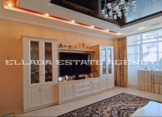 Продам 4-комнатную квартиру, 120 м2, Батайск, улица Комарова, 131А