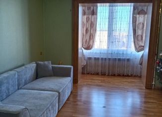 3-комнатная квартира на продажу, 82 м2, посёлок городского типа Комсомольское, Зелёная улица, 31