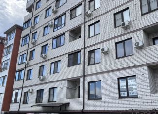 Сдаю 1-ком. квартиру, 36 м2, посёлок городского типа Яблоновский, 1-й переулок Гагарина, 10