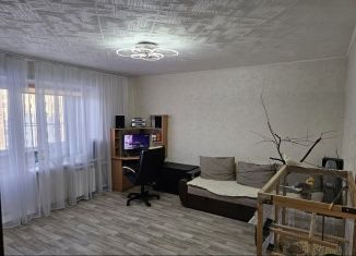 Двухкомнатная квартира на продажу, 50.2 м2, Северск, улица Калинина, 96