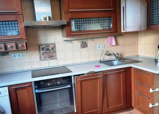 Сдам в аренду 2-комнатную квартиру, 60 м2, Москва, улица Академика Капицы, 22