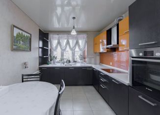 Продажа 2-комнатной квартиры, 86 м2, Тюмень, улица Прокопия Артамонова, 9