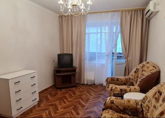 Сдаю 1-ком. квартиру, 36 м2, Тольятти, Тополиная улица, 40