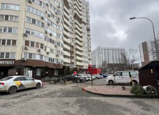 Продам 1-ком. квартиру, 41 м2, Краснодарский край, Астраханская улица, 97