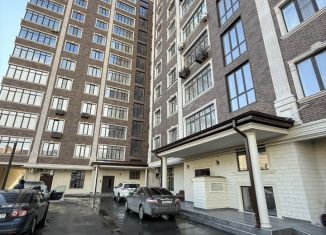 Аренда 3-ком. квартиры, 130 м2, Карачаево-Черкесия, Комсомольская улица, 17