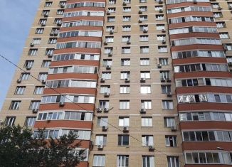 Сдам однокомнатную квартиру, 45 м2, Московская область, улица Авиаторов, 15