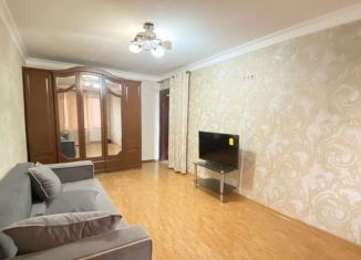 Сдается в аренду однокомнатная квартира, 30 м2, Грозный, улица Дьякова, 4-й микрорайон