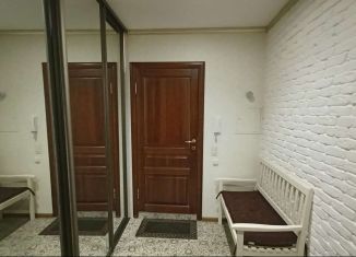 Сдам 4-комнатную квартиру, 120 м2, Челябинская область, Гвардейская улица, 8