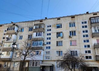 Сдаю в аренду 2-комнатную квартиру, 54 м2, поселок городского типа Новофёдоровка, Севастопольская улица, 17