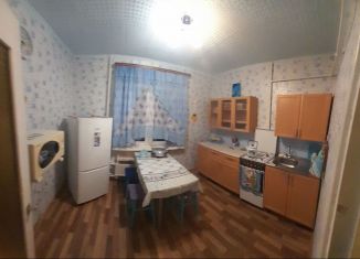 Сдается в аренду двухкомнатная квартира, 47 м2, Новокуйбышевск, улица Свердлова, 2