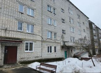 Продам 3-комнатную квартиру, 58.6 м2, рабочий посёлок Навля, улица Генерала Петренко, 8