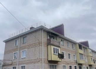 Продам 2-ком. квартиру, 40 м2, поселок городского типа Орджоникидзевский, Садовая улица, 34