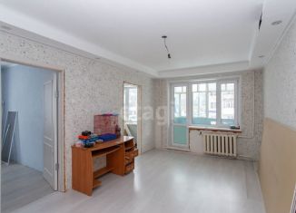 Продажа 4-комнатной квартиры, 60 м2, Тобольск, 8-й микрорайон, 20