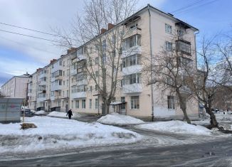 Продаю трехкомнатную квартиру, 55 м2, Карпинск, улица Мира