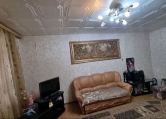 Продаю 3-комнатную квартиру, 65 м2, Астраханская область, улица Безжонова, 86