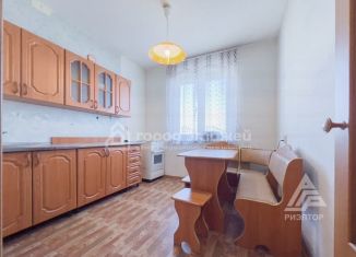 Продам 1-комнатную квартиру, 40.6 м2, Челябинская область, улица Братьев Кашириных, 87А