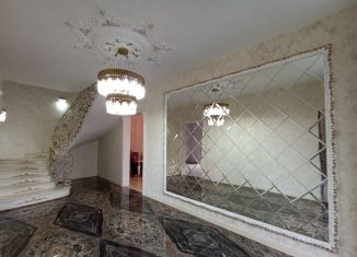 Сдам в аренду многокомнатную квартиру, 240 м2, Дагестан, улица Шамилова, 55