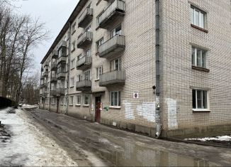 Продается 3-комнатная квартира, 64.5 м2, Гатчина, улица Гагарина, 5А