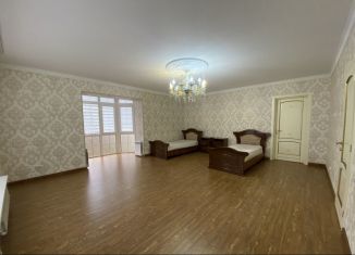Продается 3-комнатная квартира, 129 м2, Нальчик, улица Байсултанова, 4, район Горная