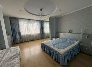 Сдаю 3-ком. квартиру, 111 м2, Краснодар, улица Фёдора Лузана, улица Федора Лузана