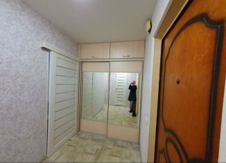 Сдается в аренду 1-комнатная квартира, 38 м2, Краснокамск, улица Карла Маркса, 14А