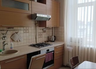 Сдам в аренду 3-комнатную квартиру, 80 м2, Москва, улица Хамовнический Вал, 4, метро Спортивная