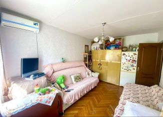 Комната на продажу, 14 м2, поселок городского типа Новомихайловский, 1-й микрорайон, 6