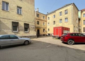 Продам трехкомнатную квартиру, 97 м2, Черняховск, Калининградская улица, 14Б