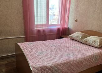 Сдам в аренду 3-комнатную квартиру, 48 м2, Владивосток, улица Калинина, 43