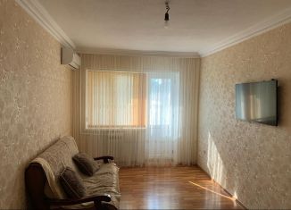 Продам 3-комнатную квартиру, 60 м2, Грозный, улица Мамсурова, 11
