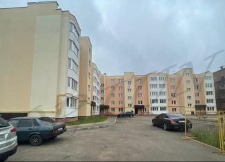 Продается 2-ком. квартира, 82 м2, Высоковск, улица Ленина, 4