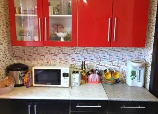 Продам 3-ком. квартиру, 59 м2, село Приволжское, Рабочая улица, 11