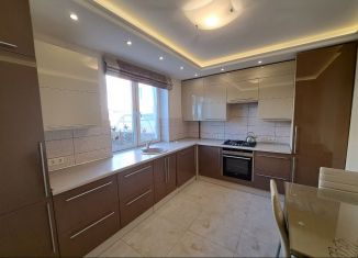 Продажа трехкомнатной квартиры, 96 м2, поселок Луговое, улица Мира, 42