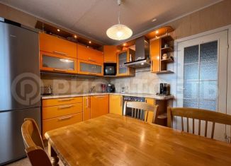 Продается 3-комнатная квартира, 87 м2, поселок городского типа Мурмаши, улица Позднякова, 8