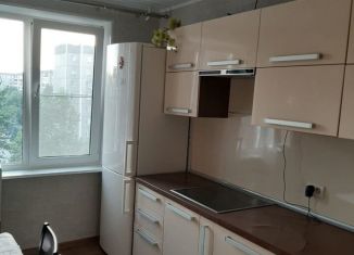 Аренда трехкомнатной квартиры, 63 м2, Челябинск, улица Братьев Кашириных, 93