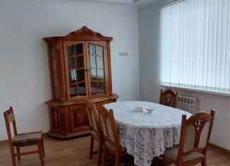 Продается трехкомнатная квартира, 63 м2, Нальчик, улица Карашаева, 12, район Центр