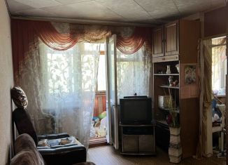 Продается трехкомнатная квартира, 56 м2, Барнаул, улица 40 лет Октября, 19А