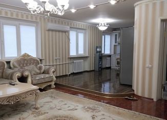 Сдается в аренду 2-ком. квартира, 100 м2, Грозный, улица Муслима Г. Гайрбекова, 80
