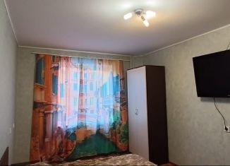 Сдам в аренду 2-комнатную квартиру, 55 м2, Санкт-Петербург, улица Коммунаров, 188к1