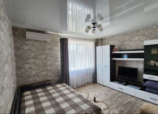 Продается 2-комнатная квартира, 41 м2, Каменск-Шахтинский, улица Ворошилова, 143А