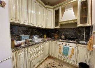 Продается четырехкомнатная квартира, 90 м2, Дагестан, улица Ахмедхана Абу-Бакара, 1В