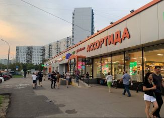 Сдается торговая площадь, 3 м2, Москва, метро Спартак, улица Маршала Катукова, 11к1