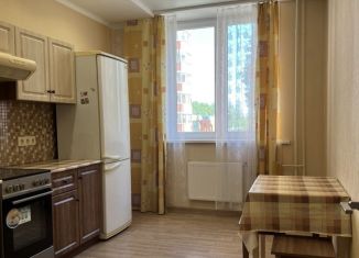 Сдается однокомнатная квартира, 43 м2, Московская область, улица Ульяновых, 31