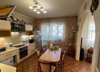 Продается четырехкомнатная квартира, 110 м2, Старый Оскол, микрорайон Степной, 7