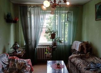 Двухкомнатная квартира на продажу, 52 м2, Псковская область, улица Гастелло, 12к1
