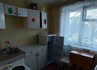Сдам в аренду 2-комнатную квартиру, 42 м2, Карпинск, улица Карпинского, 26