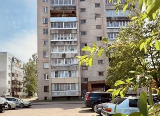 Продам 4-ком. квартиру, 77.2 м2, Великие Луки, Вокзальная улица, 36